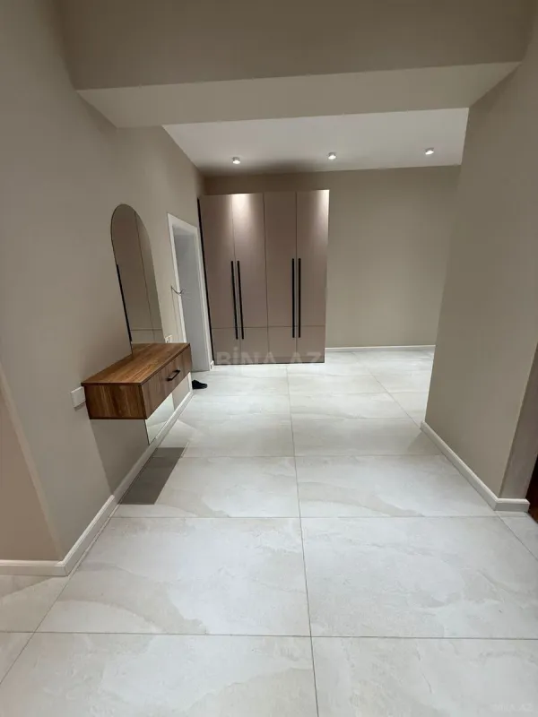 Kirayə verilir 3 otaqlı mənzil 140 m²