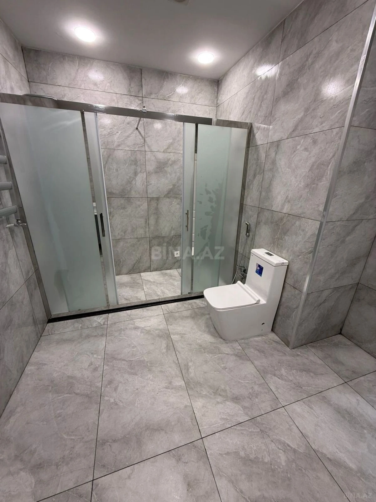 Kirayə verilir 3 otaqlı mənzil 140 m²