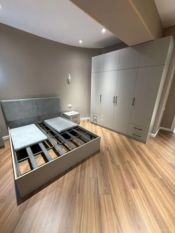 Kirayə verilir 3 otaqlı mənzil 140 m²