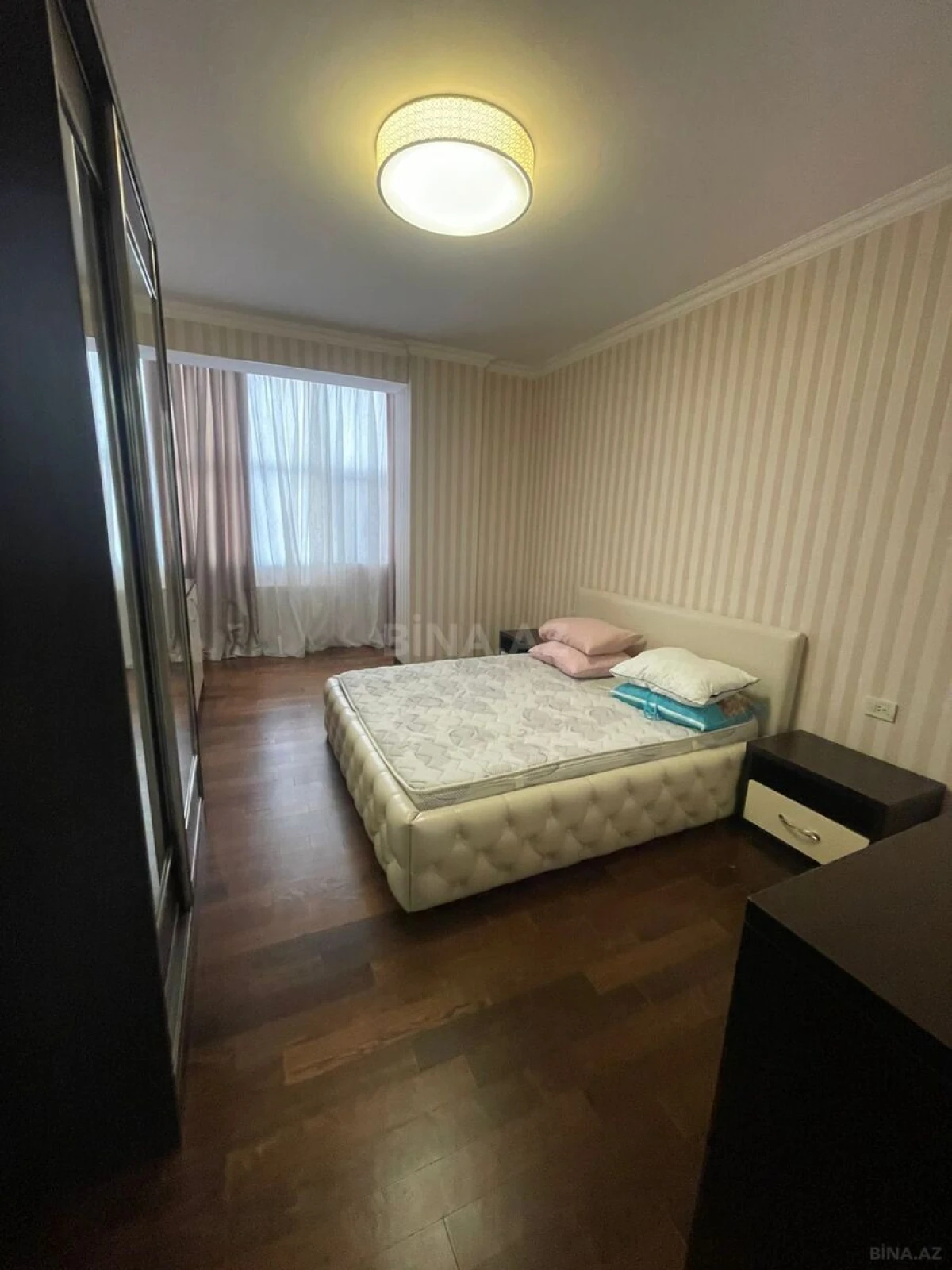 Kirayə verilir 4 otaqlı mənzil 220 m²