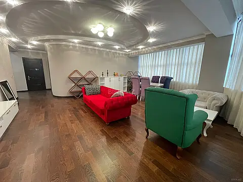 Kirayə verilir 4 otaqlı mənzil 220 m²