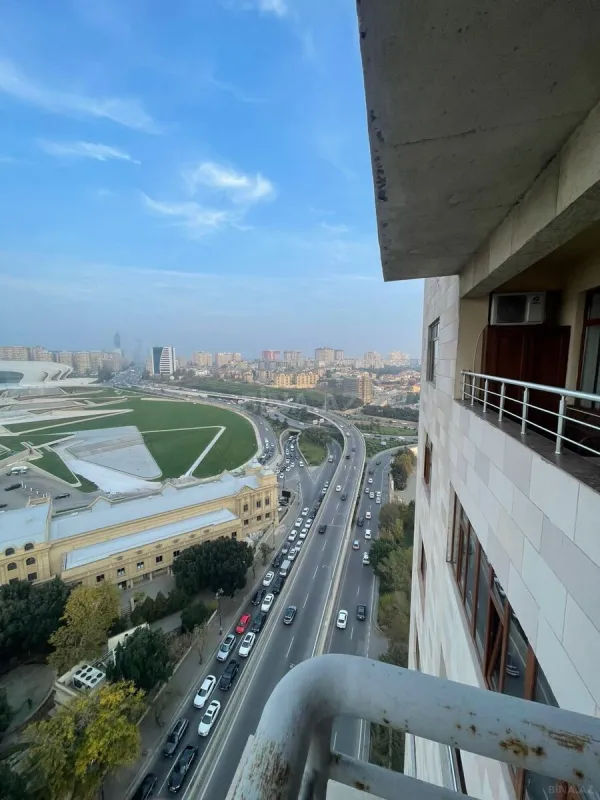 Kirayə verilir 4 otaqlı mənzil 220 m²