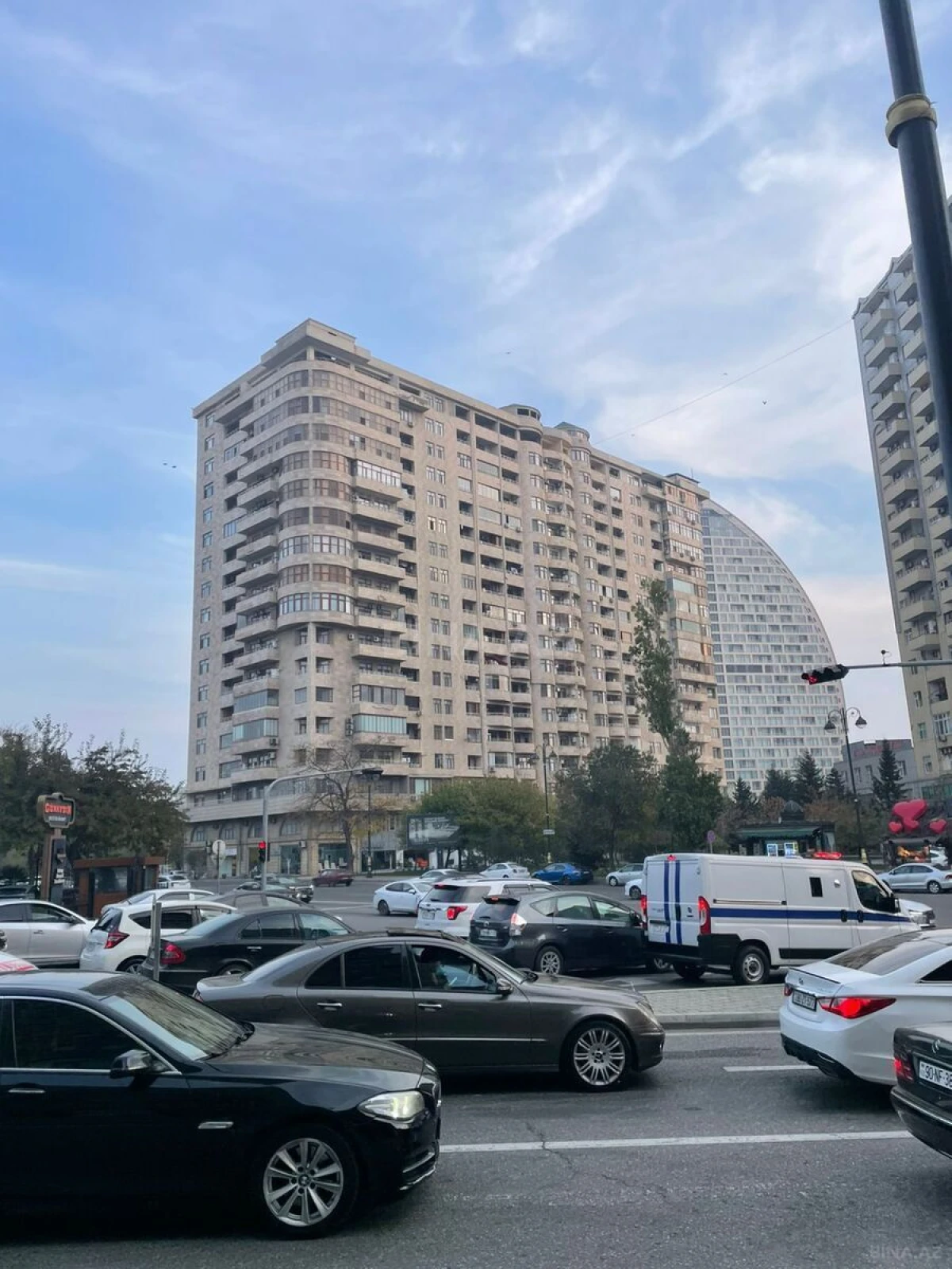 Kirayə verilir 4 otaqlı mənzil 220 m²