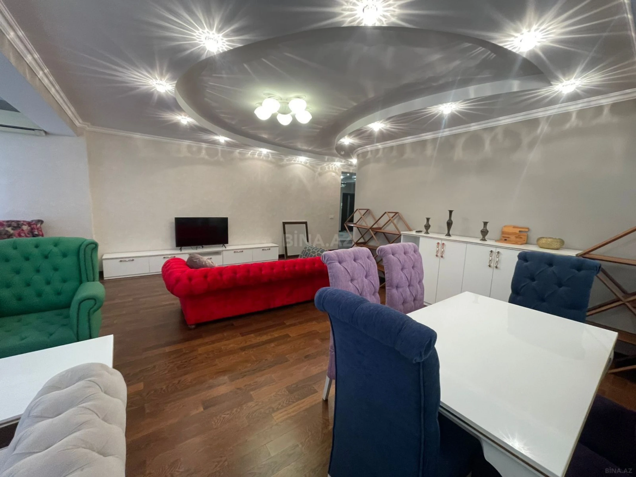 Kirayə verilir 4 otaqlı mənzil 220 m²