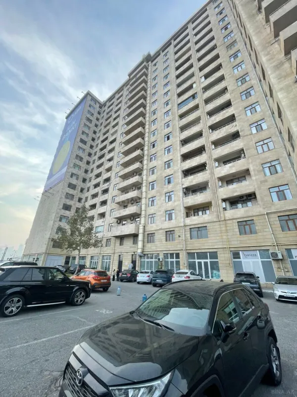 Kirayə verilir 4 otaqlı mənzil 220 m²