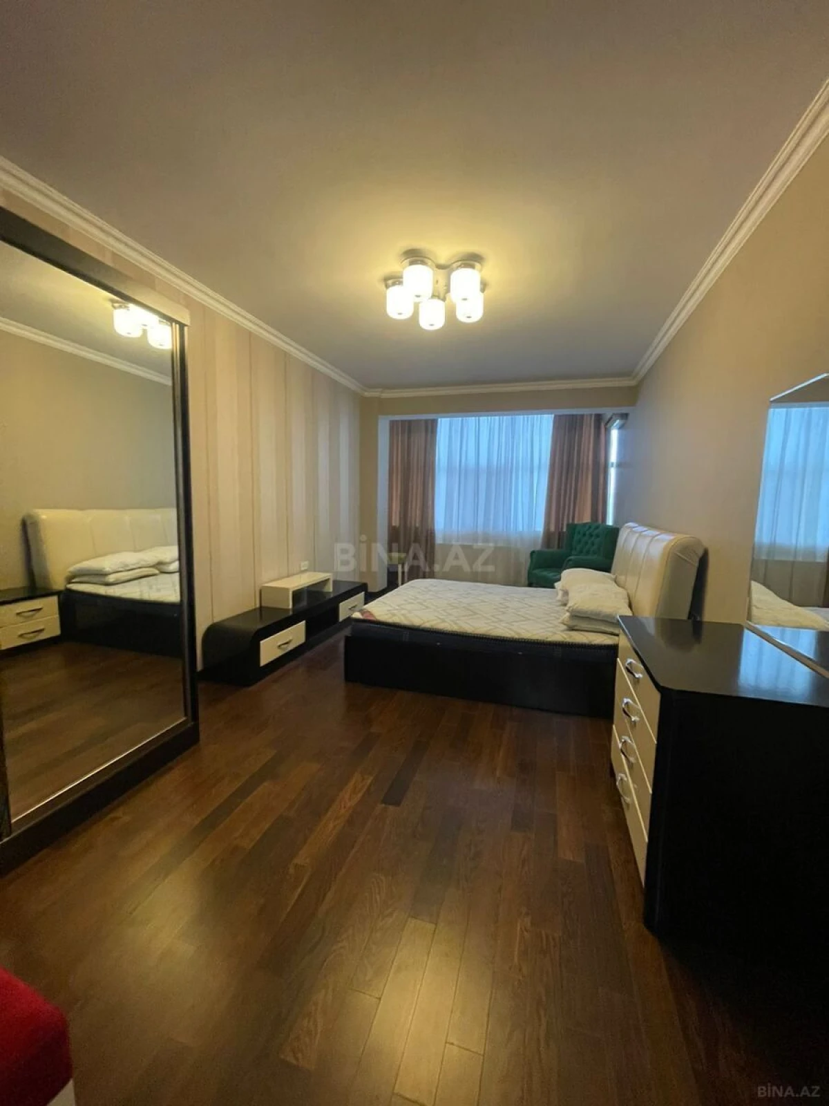 Kirayə verilir 4 otaqlı mənzil 220 m²