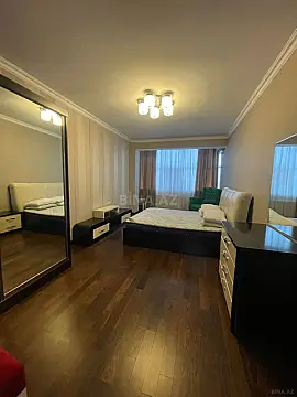 Kirayə verilir 4 otaqlı mənzil 220 m²