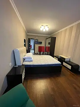 Kirayə verilir 4 otaqlı mənzil 220 m²