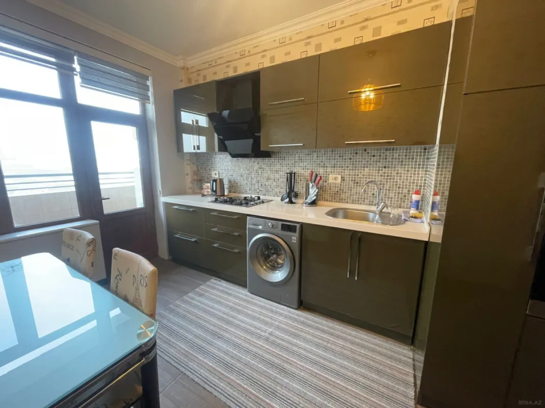 Kirayə verilir 4 otaqlı mənzil 220 m²