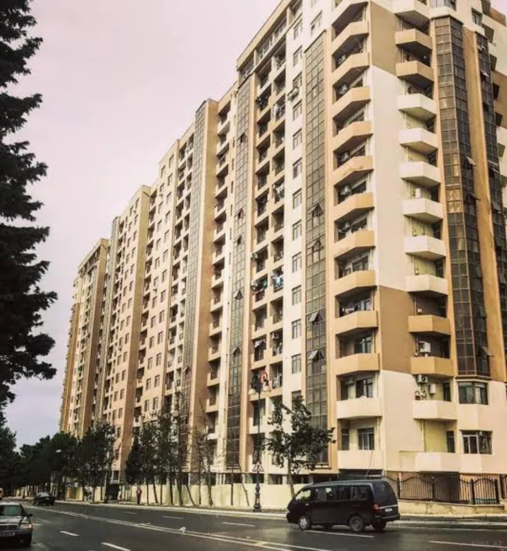 Satılır 3 otaqlı mənzil 122 m²
