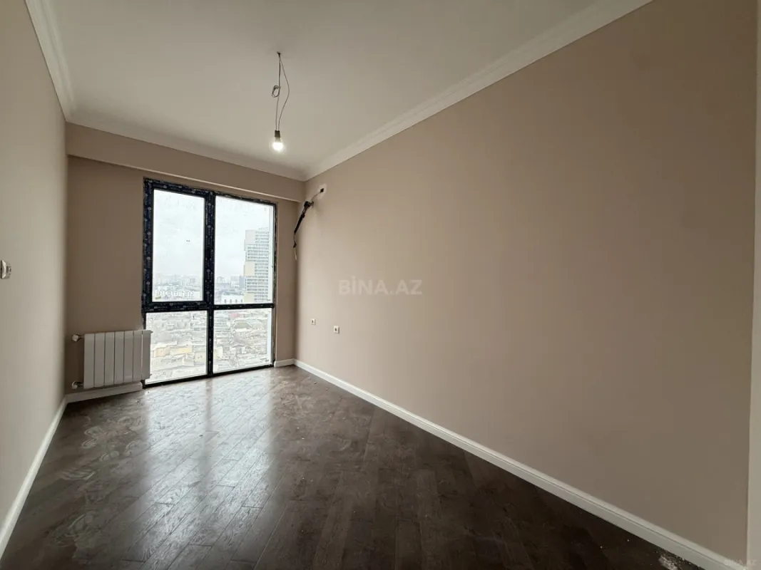 Satılır 4 otaqlı mənzil 125 m²