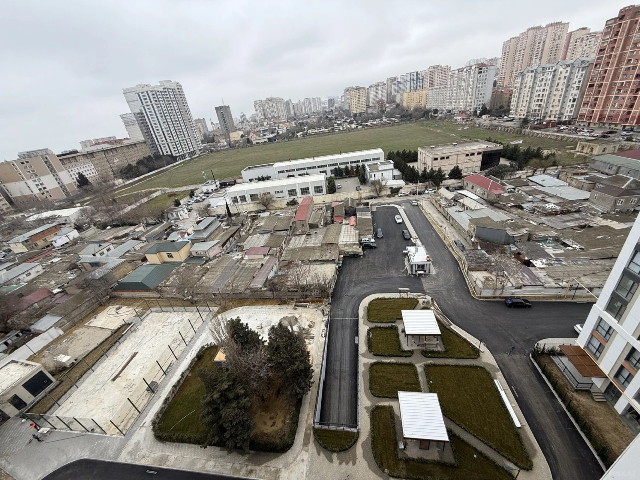 Satılır 4 otaqlı mənzil 125 m²