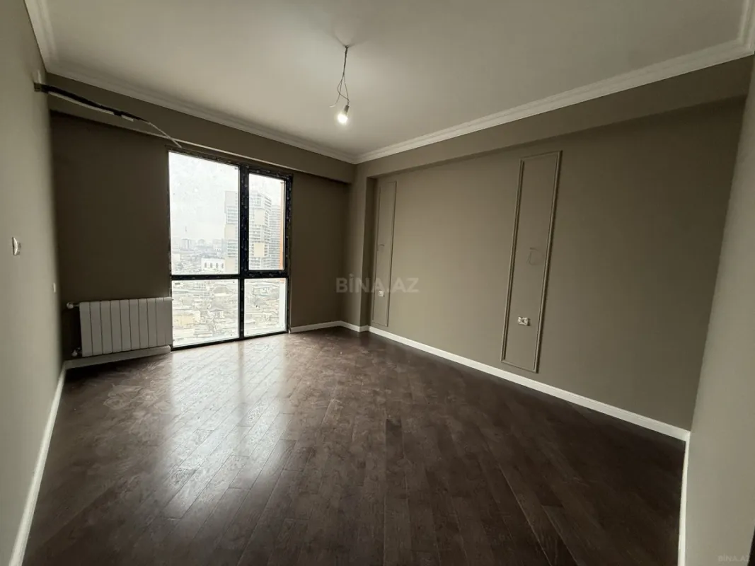 Satılır 4 otaqlı mənzil 125 m²