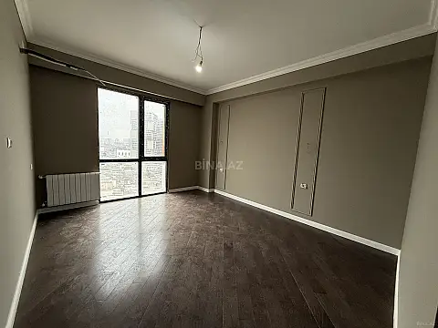 Satılır 4 otaqlı mənzil 125 m²