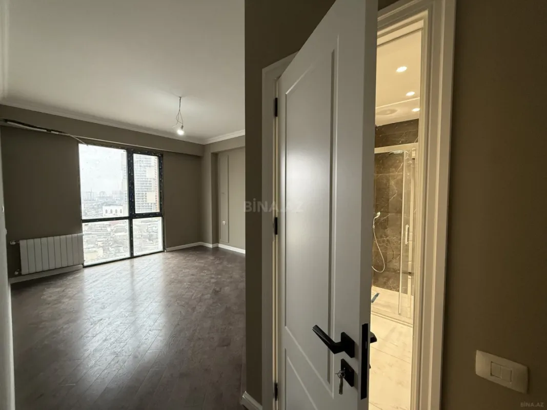 Satılır 4 otaqlı mənzil 125 m²