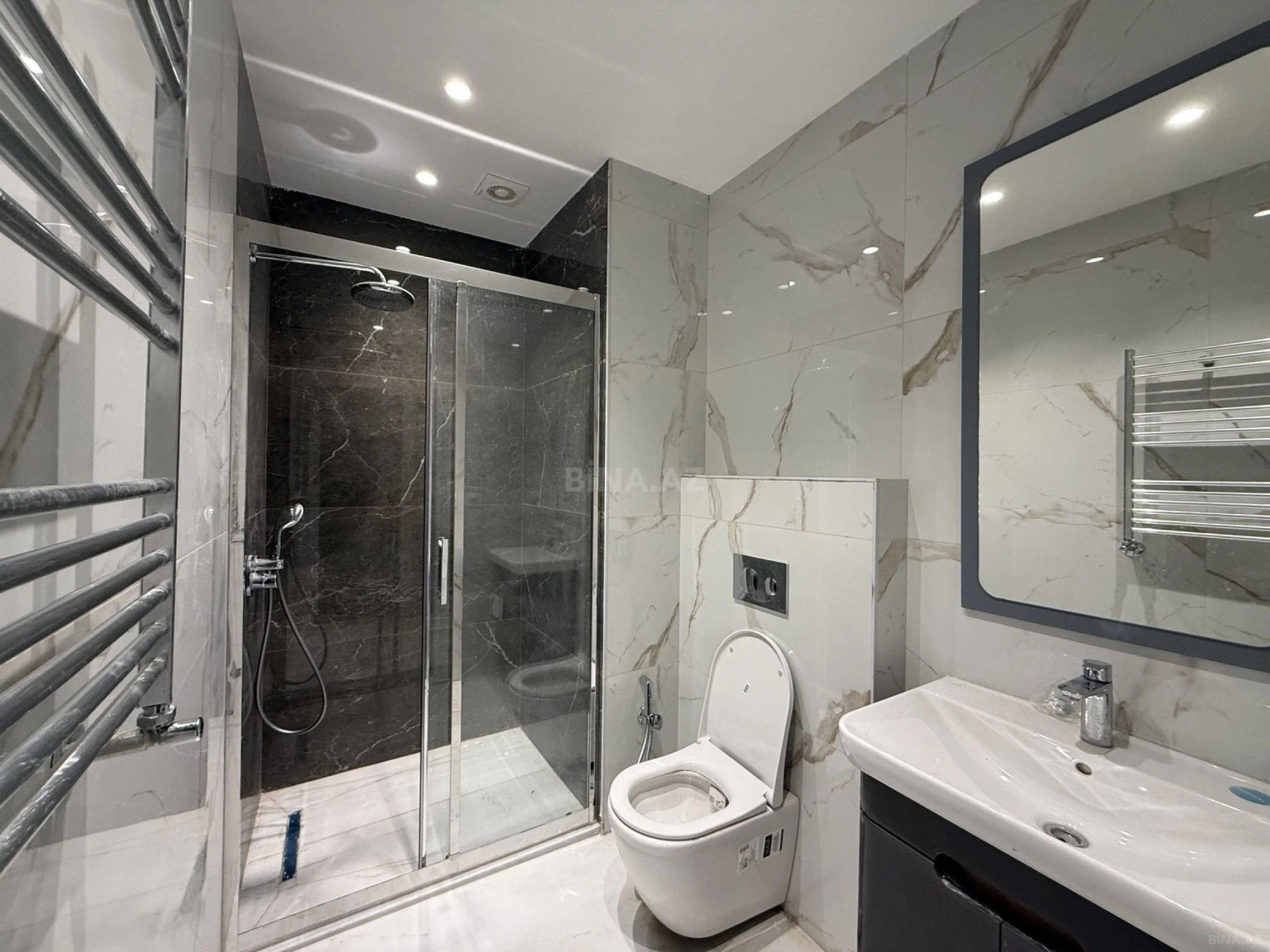 Satılır 4 otaqlı mənzil 125 m²