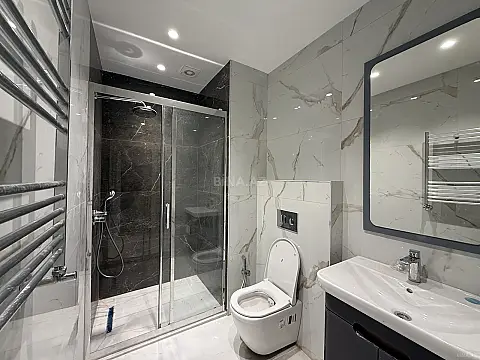 Satılır 4 otaqlı mənzil 125 m²