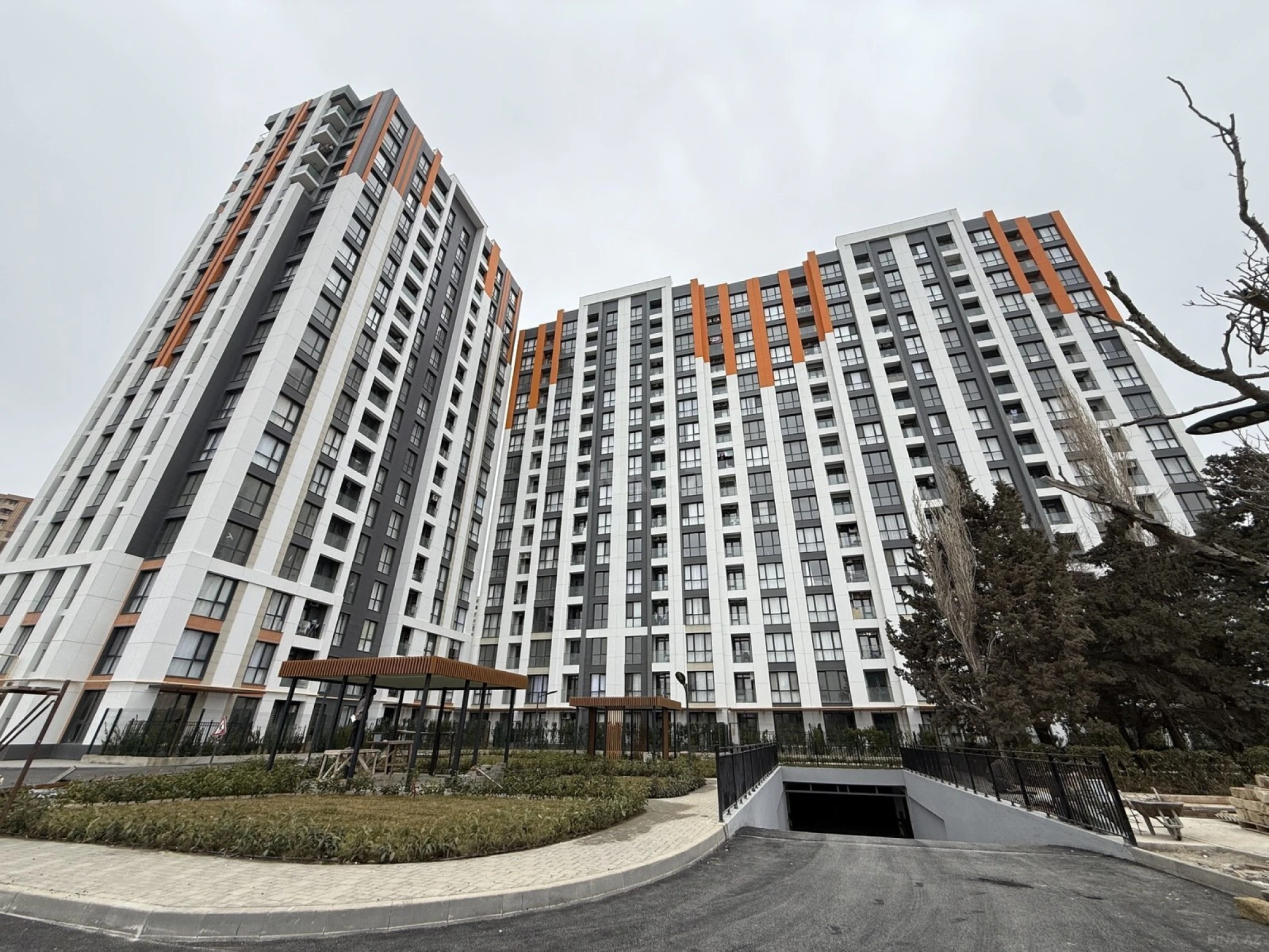 Satılır 4 otaqlı mənzil 125 m²