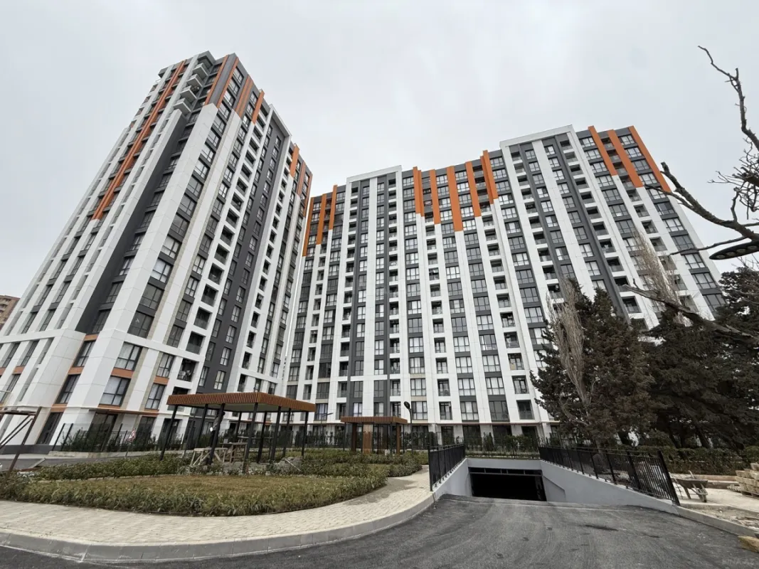 Satılır 4 otaqlı mənzil 125 m²