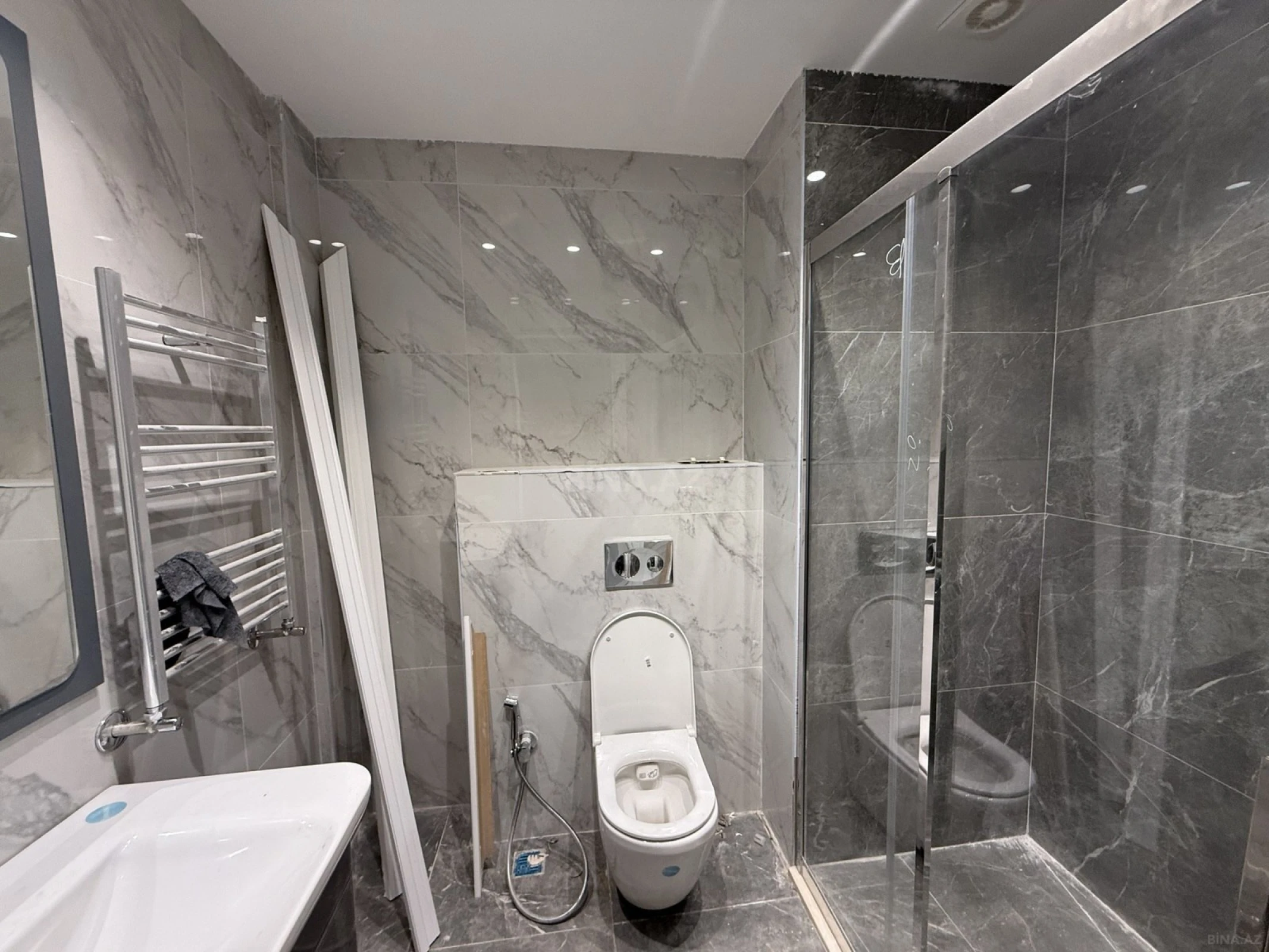 Satılır 4 otaqlı mənzil 125 m²