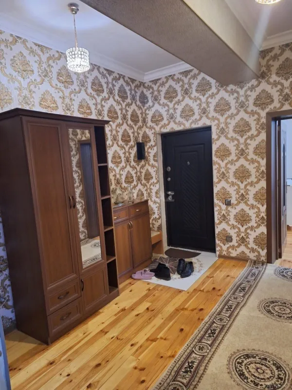 Kirayə verilir 2 otaqlı mənzil 85 m²