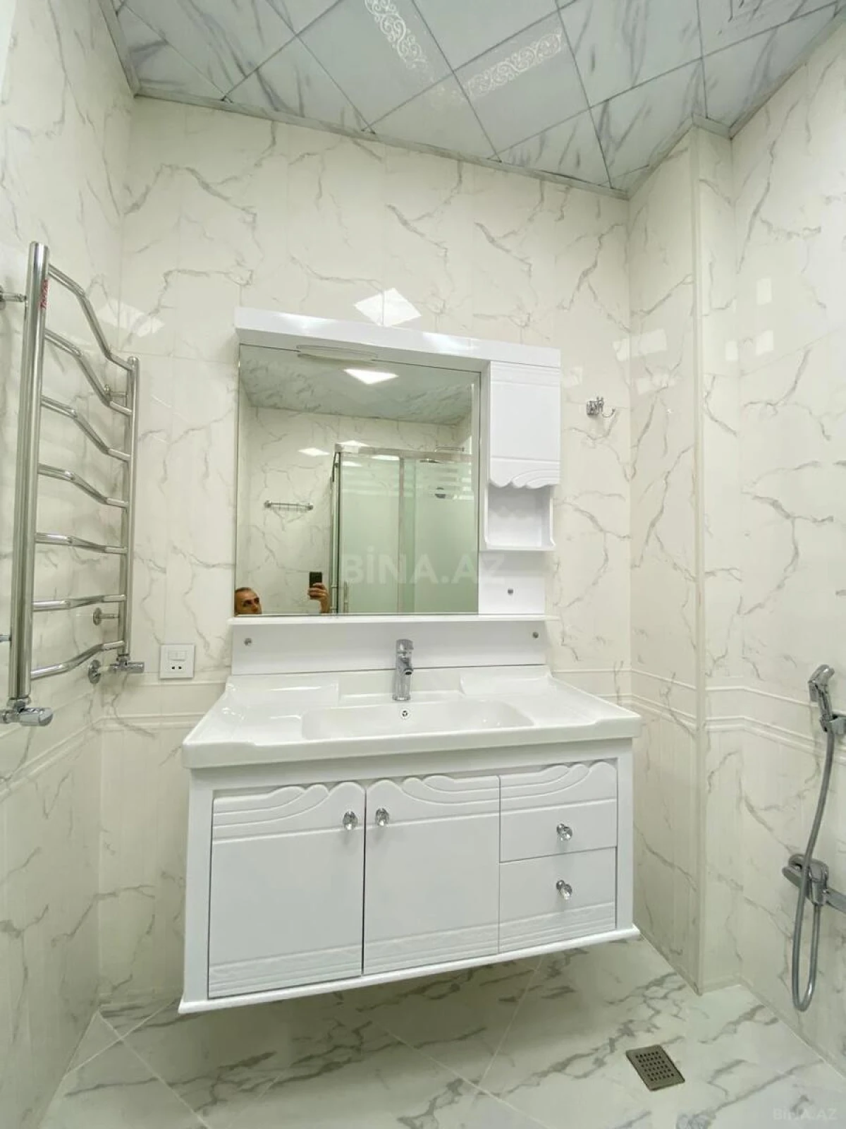 Kirayə verilir 5 otaqlı mənzil 155 m²