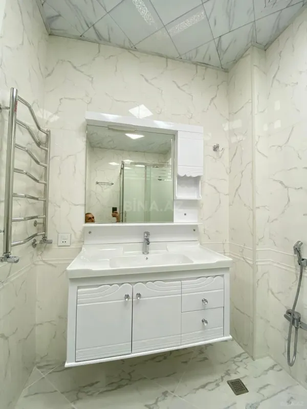 Kirayə verilir 5 otaqlı mənzil 155 m²