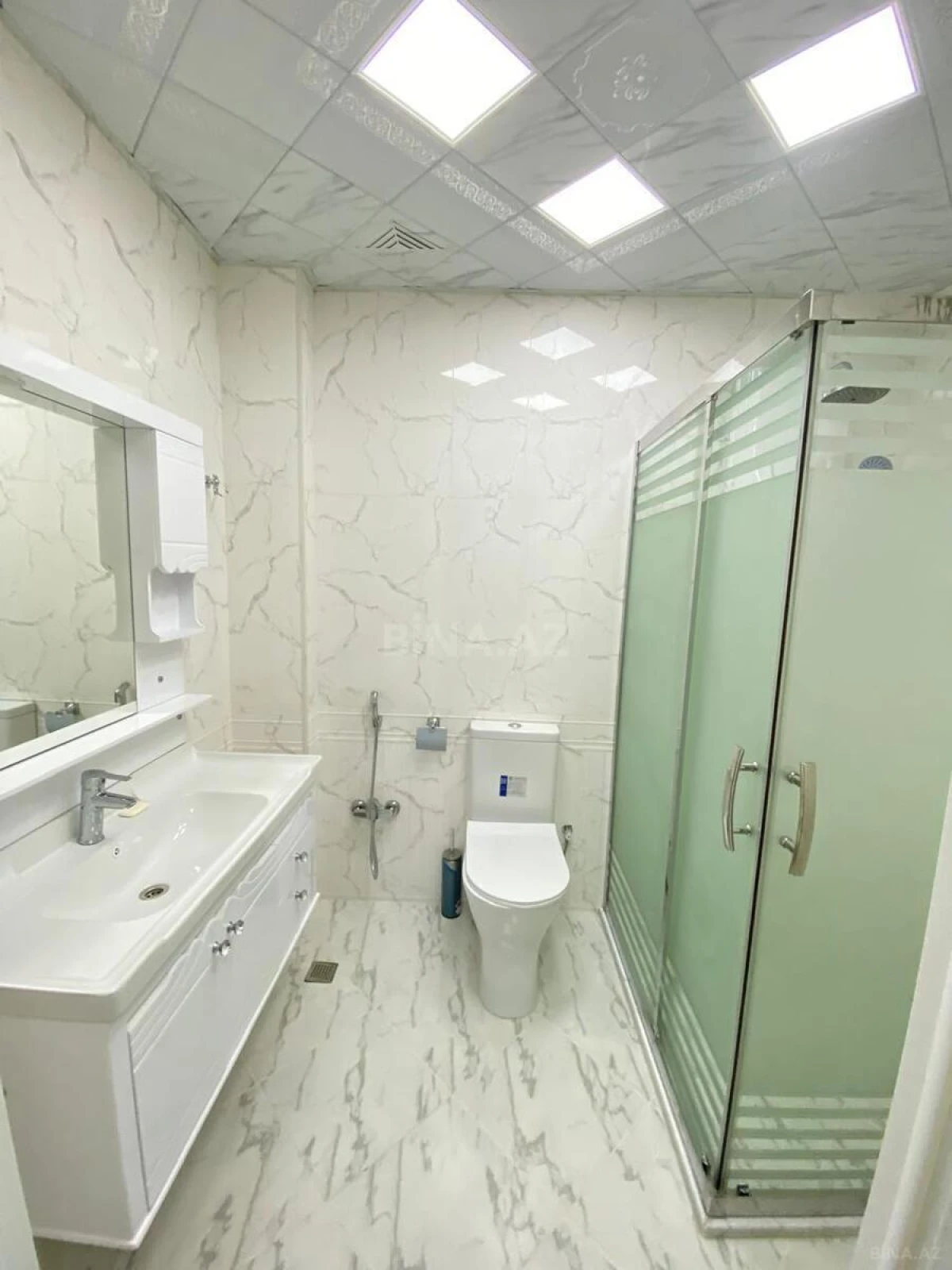 Kirayə verilir 5 otaqlı mənzil 155 m²