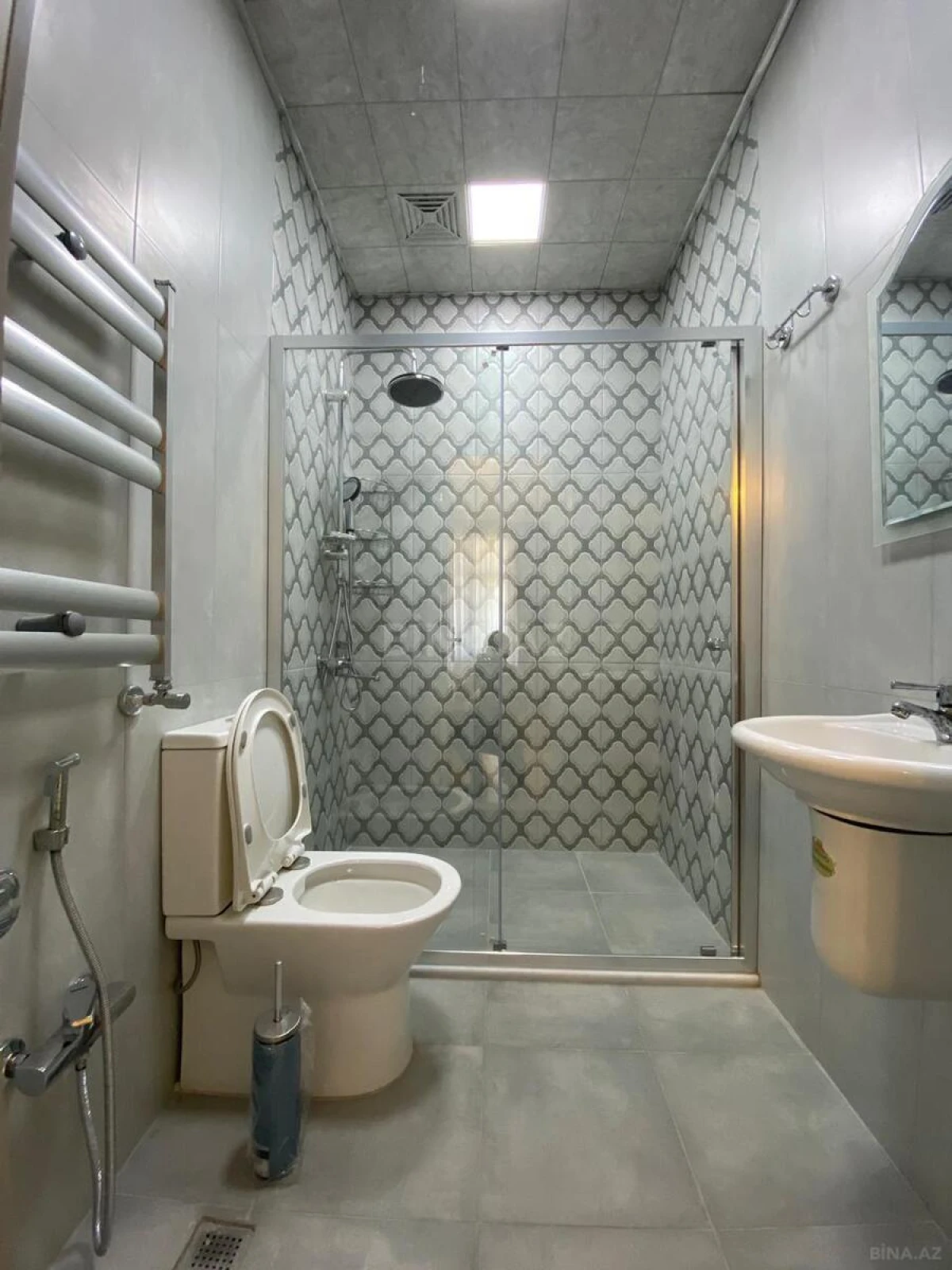 Kirayə verilir 5 otaqlı mənzil 155 m²