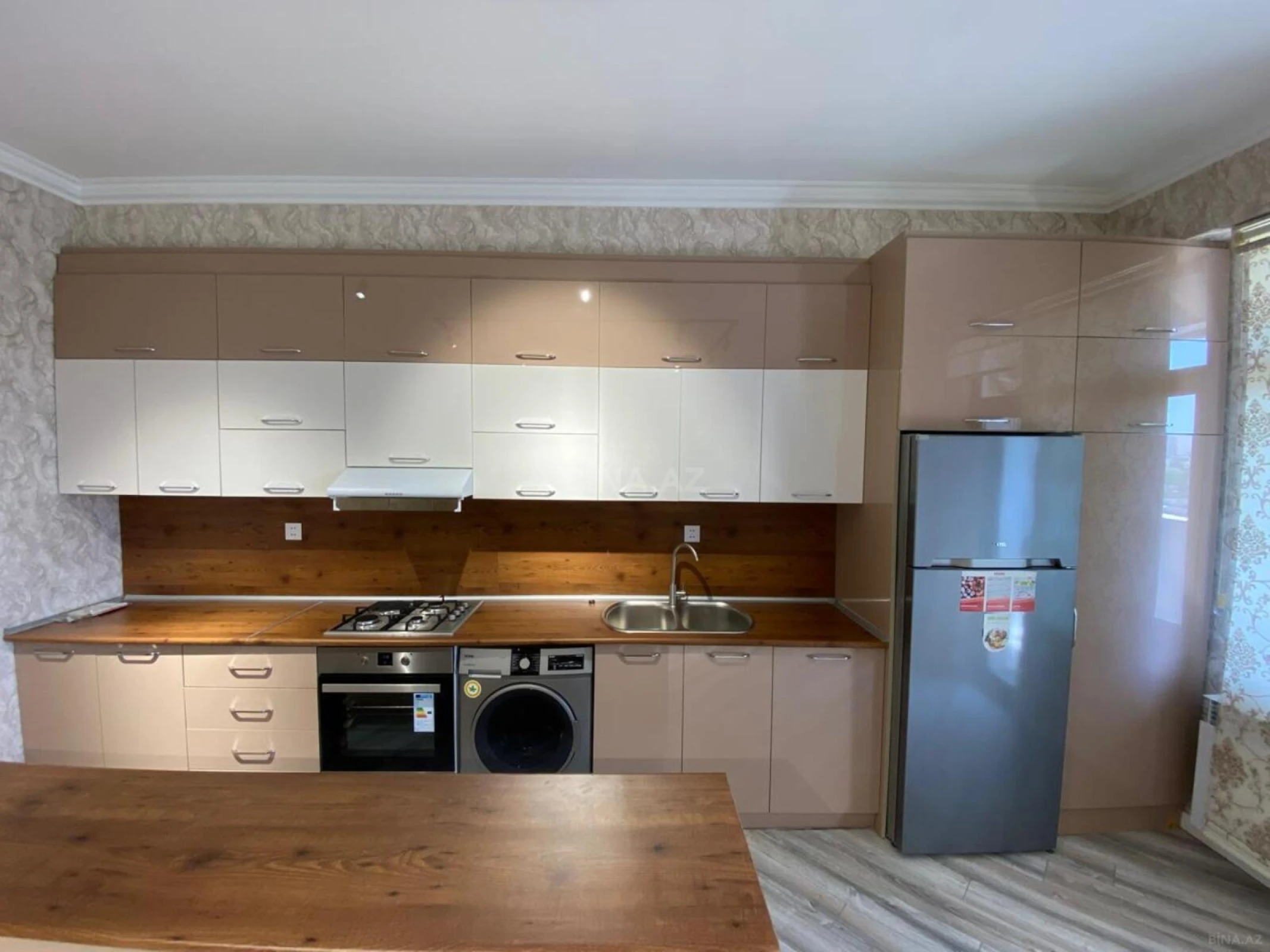 Kirayə verilir 5 otaqlı mənzil 155 m²