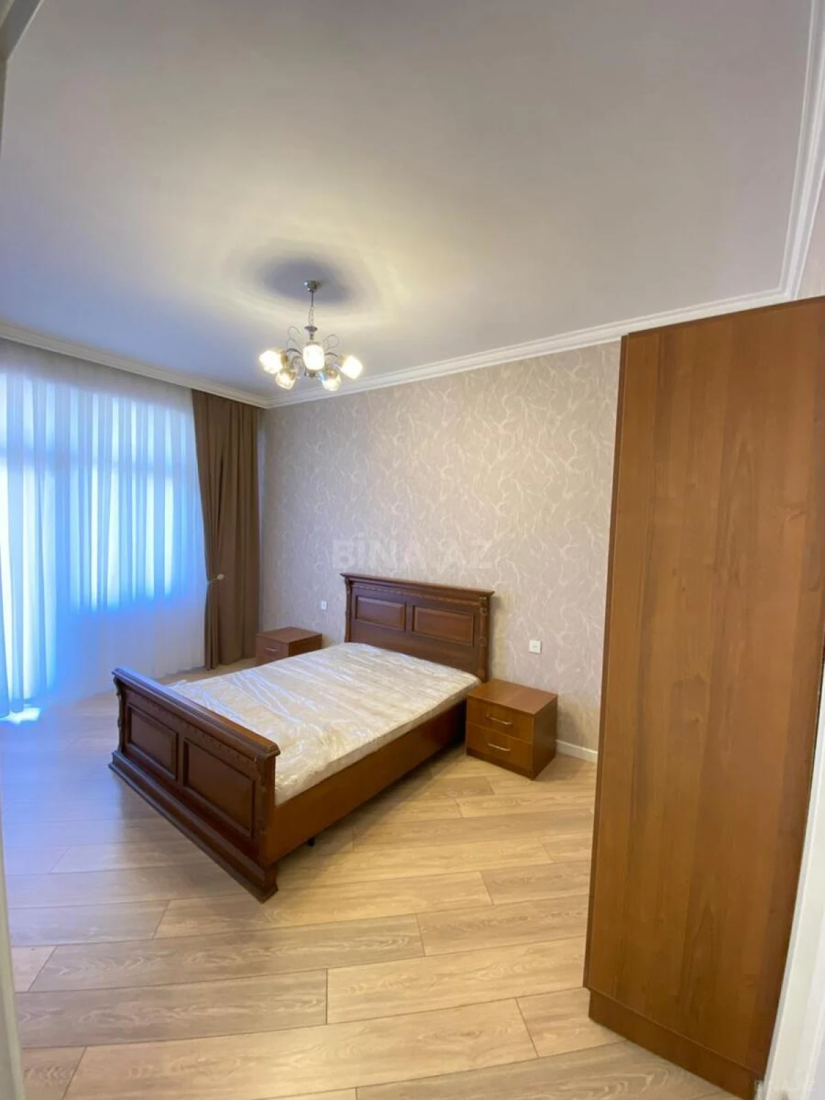 Kirayə verilir 5 otaqlı mənzil 155 m²