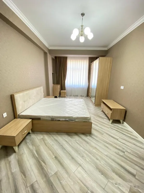 Kirayə verilir 5 otaqlı mənzil 155 m²
