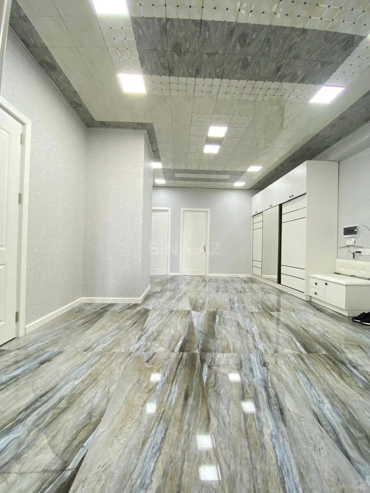 Kirayə verilir 5 otaqlı mənzil 155 m²