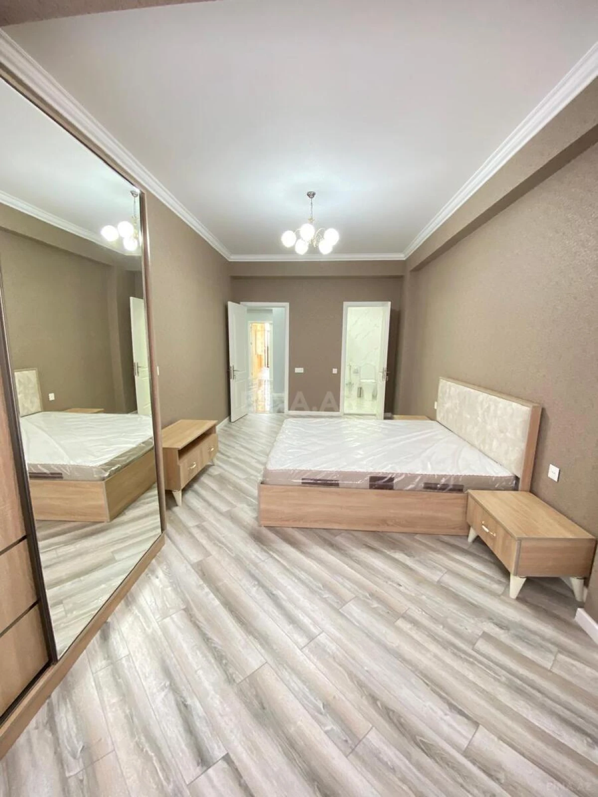 Kirayə verilir 5 otaqlı mənzil 155 m²