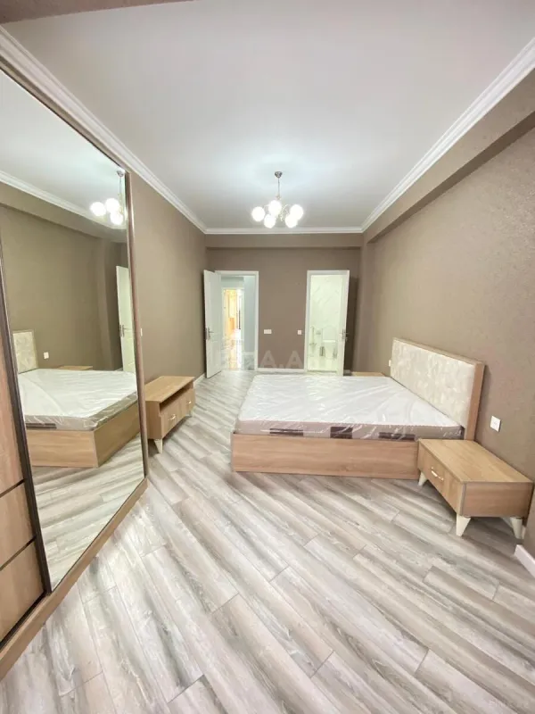 Kirayə verilir 5 otaqlı mənzil 155 m²