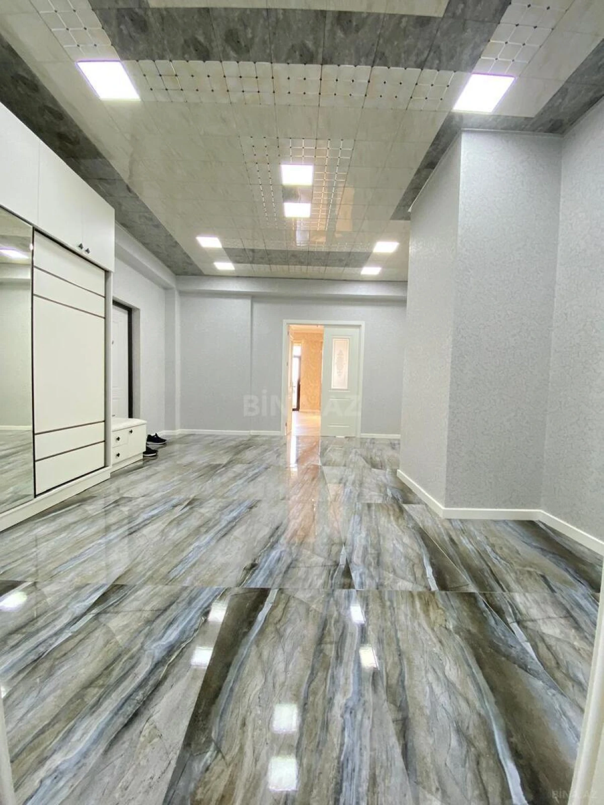 Kirayə verilir 5 otaqlı mənzil 155 m²