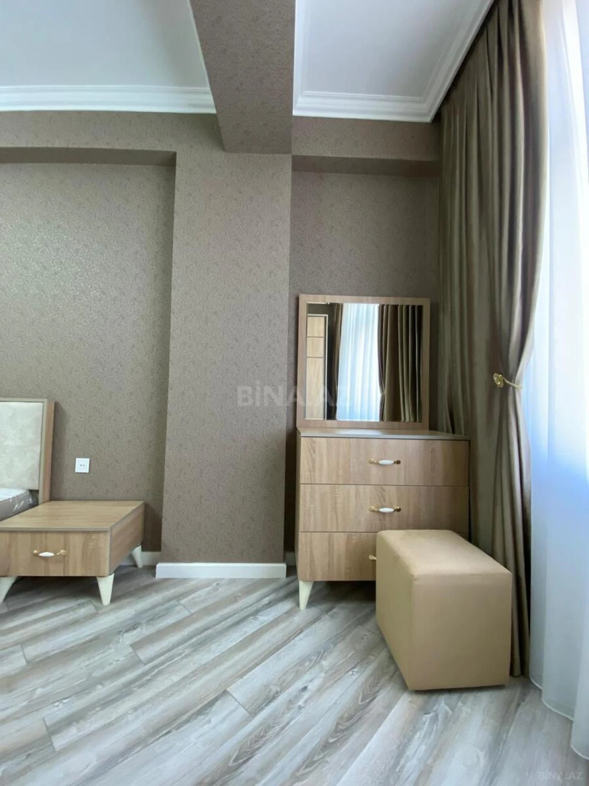 Kirayə verilir 5 otaqlı mənzil 155 m²