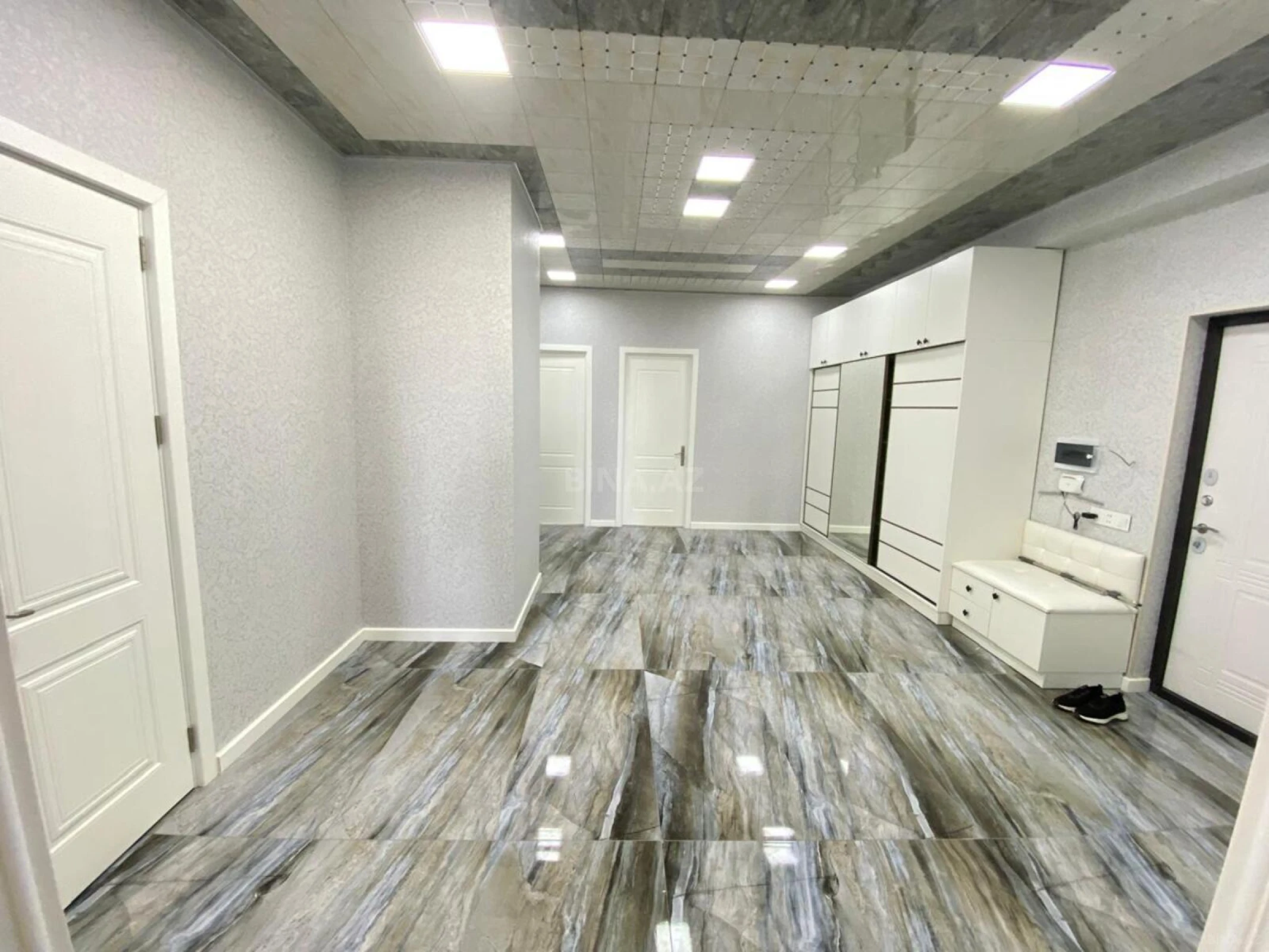 Kirayə verilir 5 otaqlı mənzil 155 m²