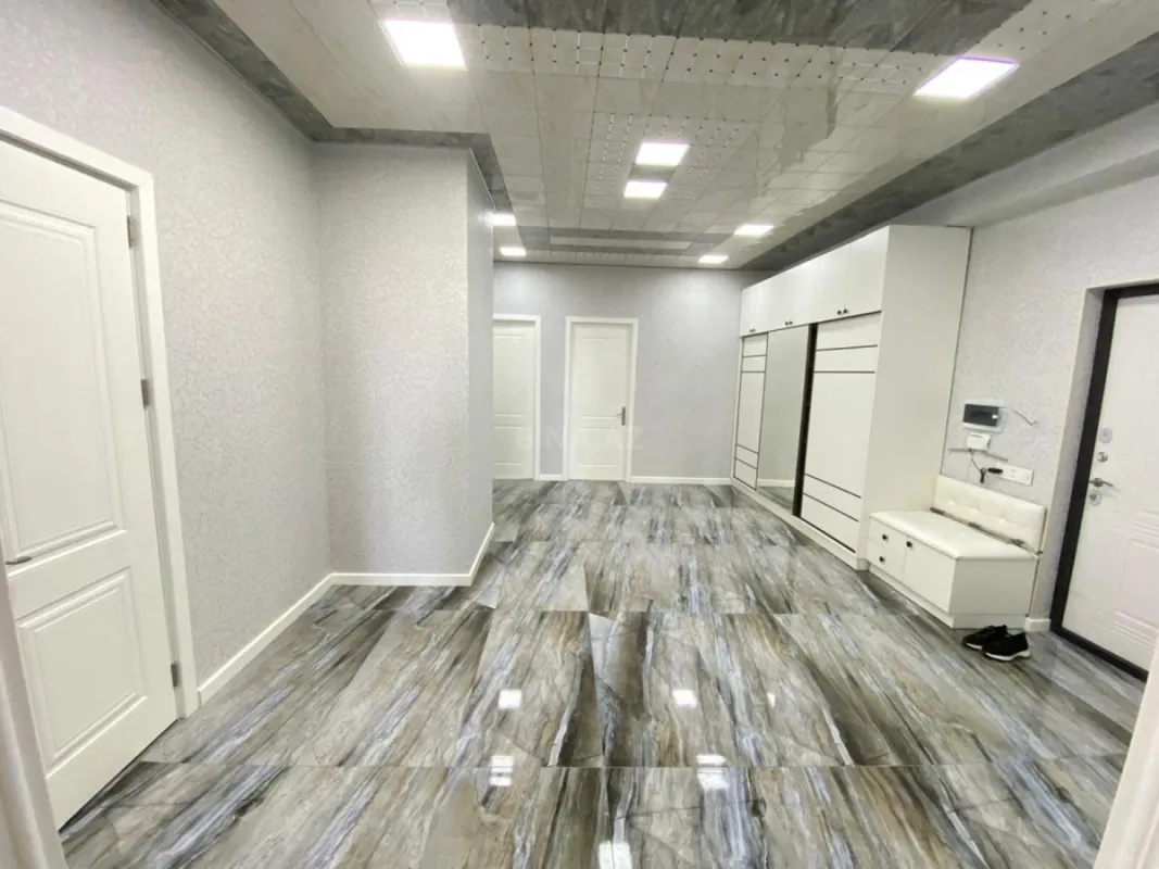 Kirayə verilir 5 otaqlı mənzil 155 m²