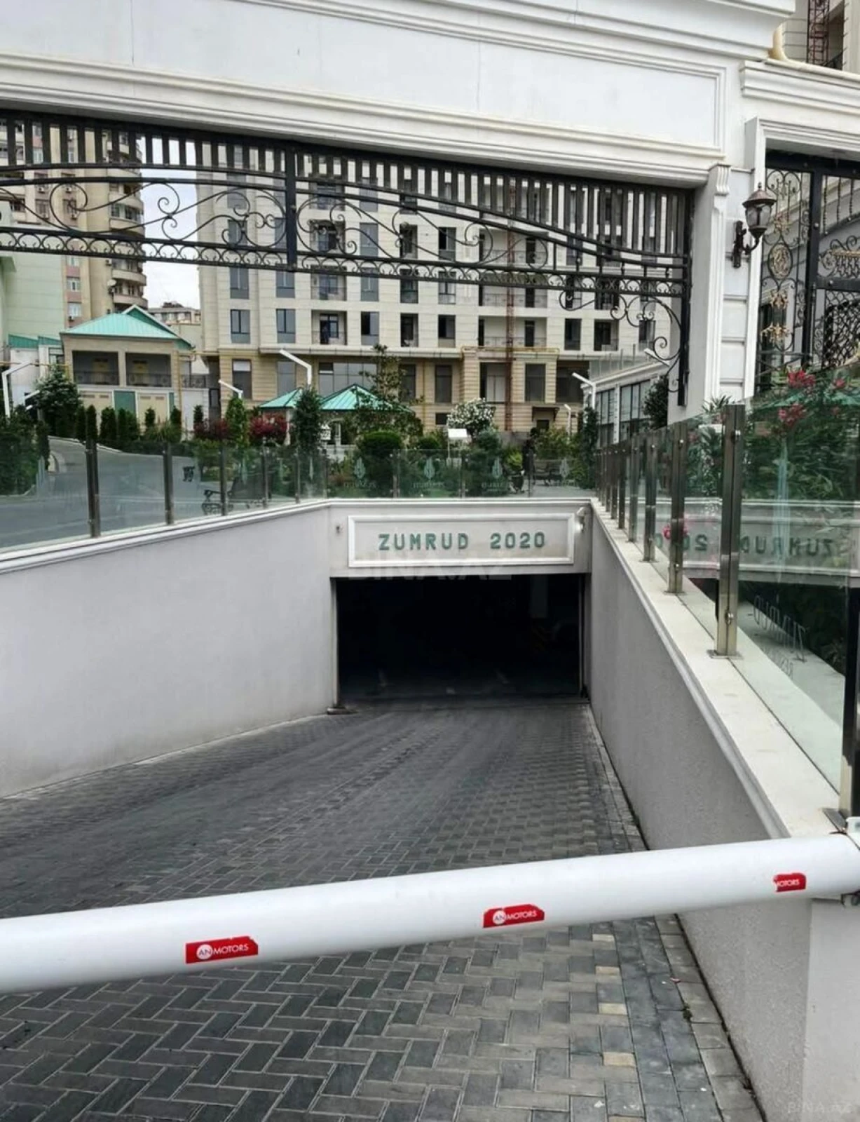 Satılır 3 otaqlı mənzil 117 m²