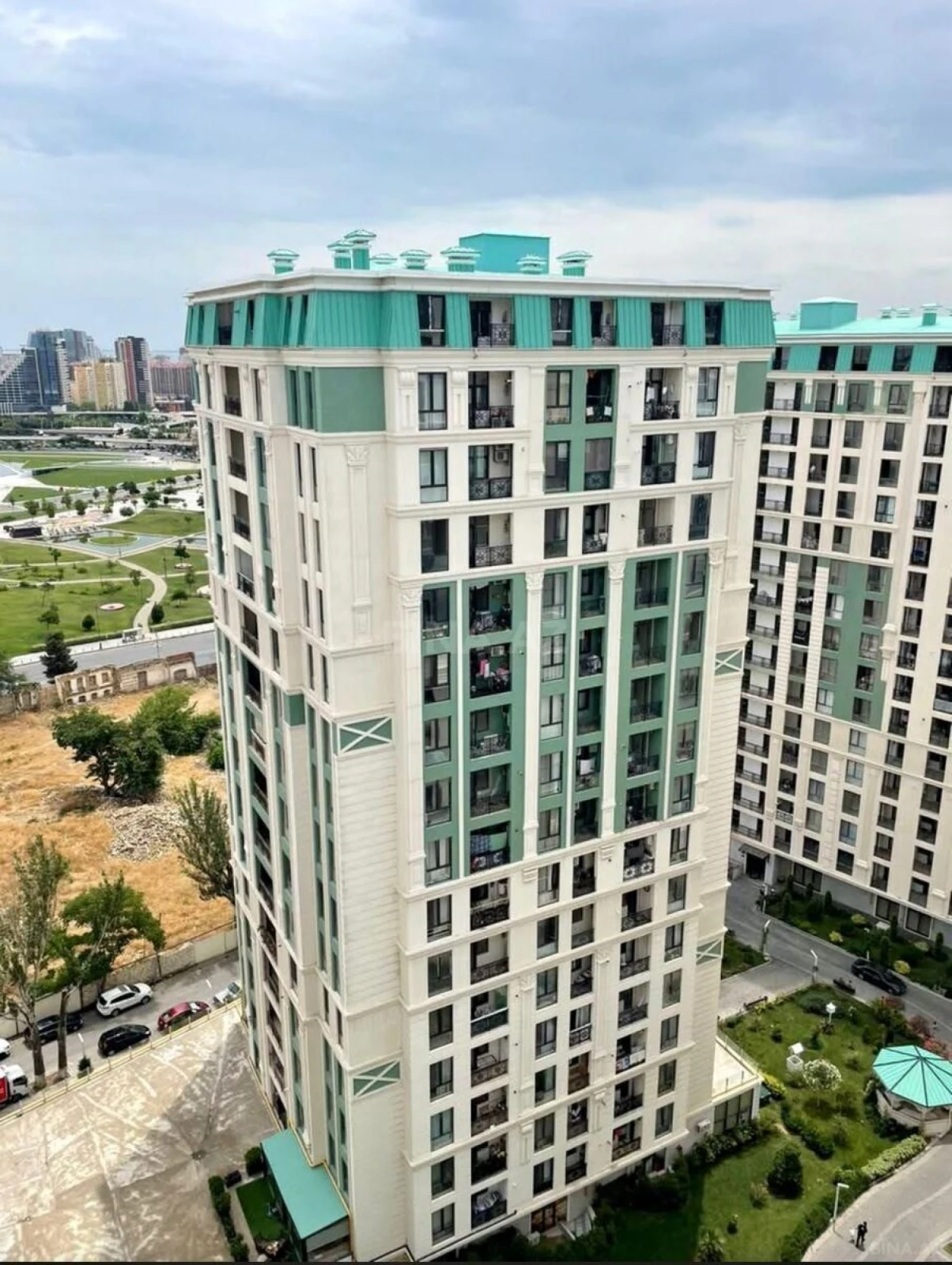 Satılır 3 otaqlı mənzil 117 m²