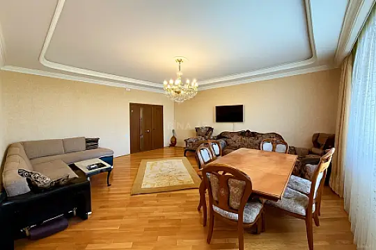 Satılır 3 otaqlı mənzil 135 m²
