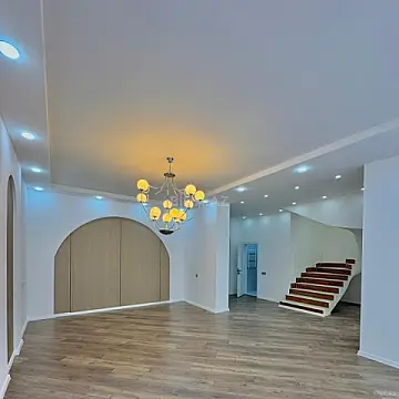 Satılır 5 otaqlı həyət evi 210 m²