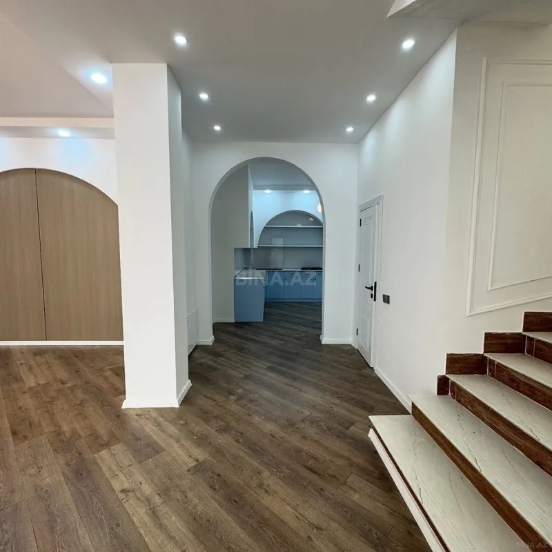 Satılır 5 otaqlı həyət evi 210 m²