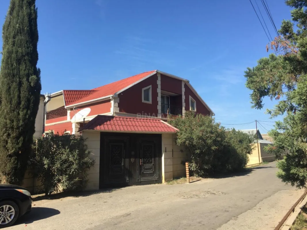 Satılır 8 otaqlı həyət evi 510 m²