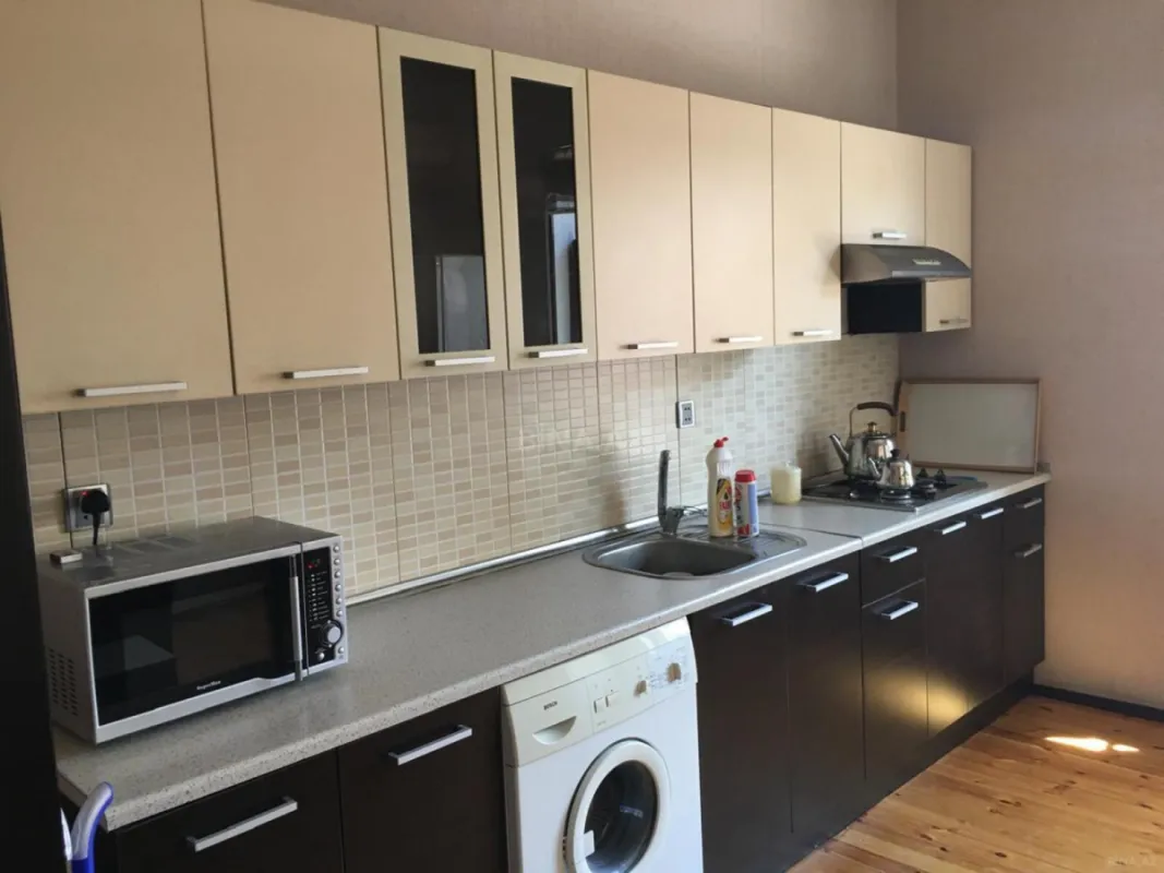 Satılır 8 otaqlı həyət evi 510 m²