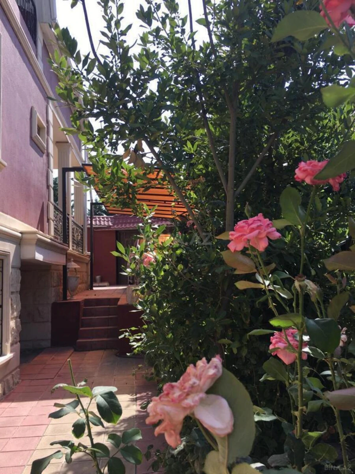 Satılır 8 otaqlı həyət evi 510 m²