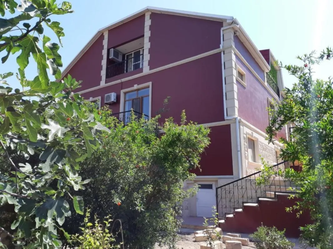 Satılır 8 otaqlı həyət evi 510 m²