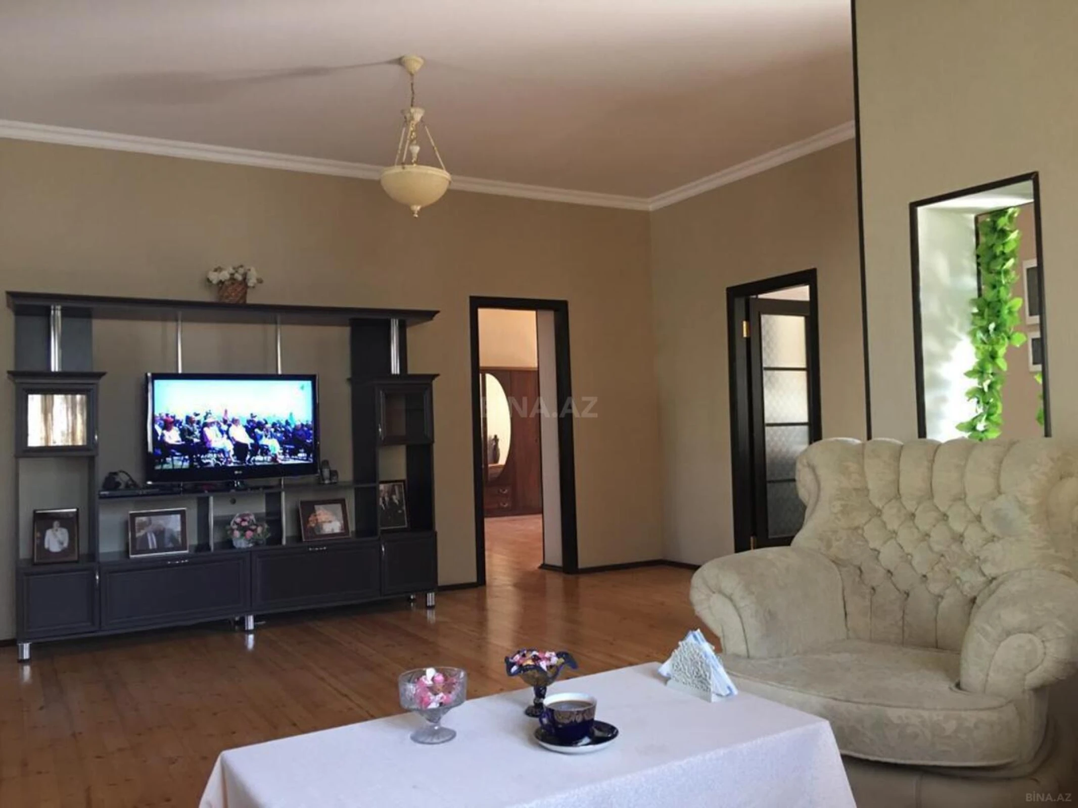 Satılır 8 otaqlı həyət evi 510 m²