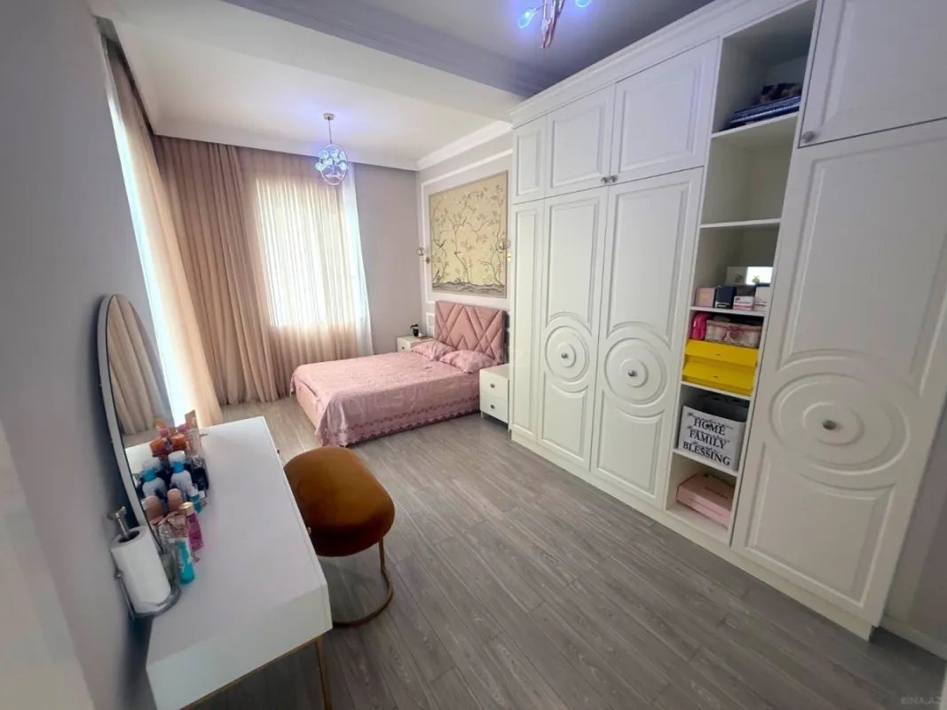 Satılır 6 otaqlı həyət evi 420 m²